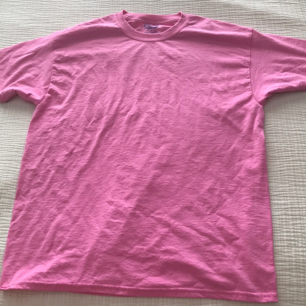 Large Pink short sleeve Gildan T-shirt